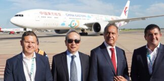 Scioli: “Este vuelo es un hito histórico, es el vuelo comercial más largo del mundo”